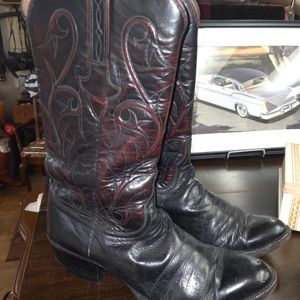 Vintage Lucchese hand crafted boots. Men's size 8.5B